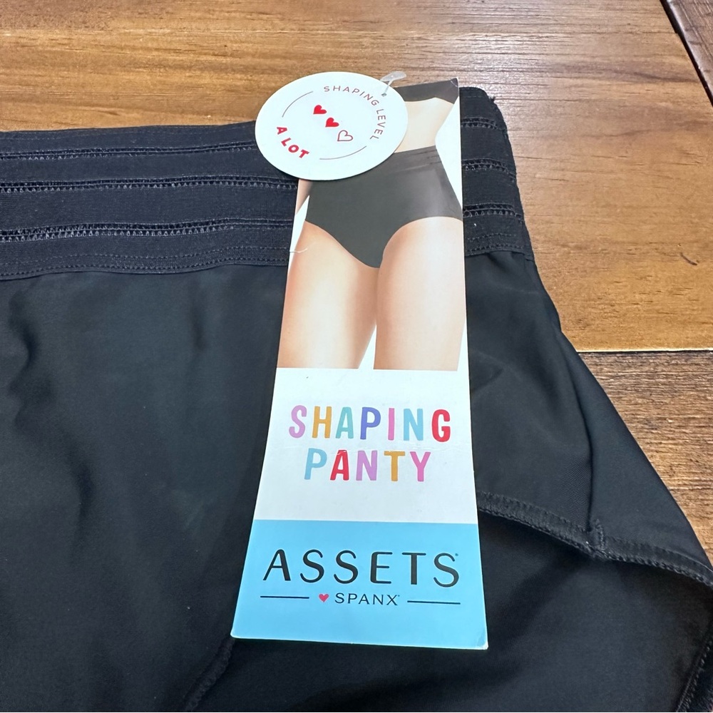 ASSETS by‎ Spanx Shaping Panty Size Small Very Black Tummy Control NWT